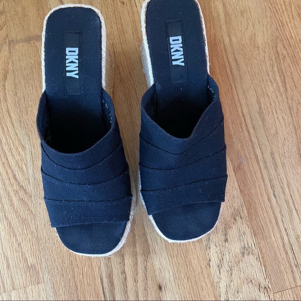 DKNY size 10 wedges
